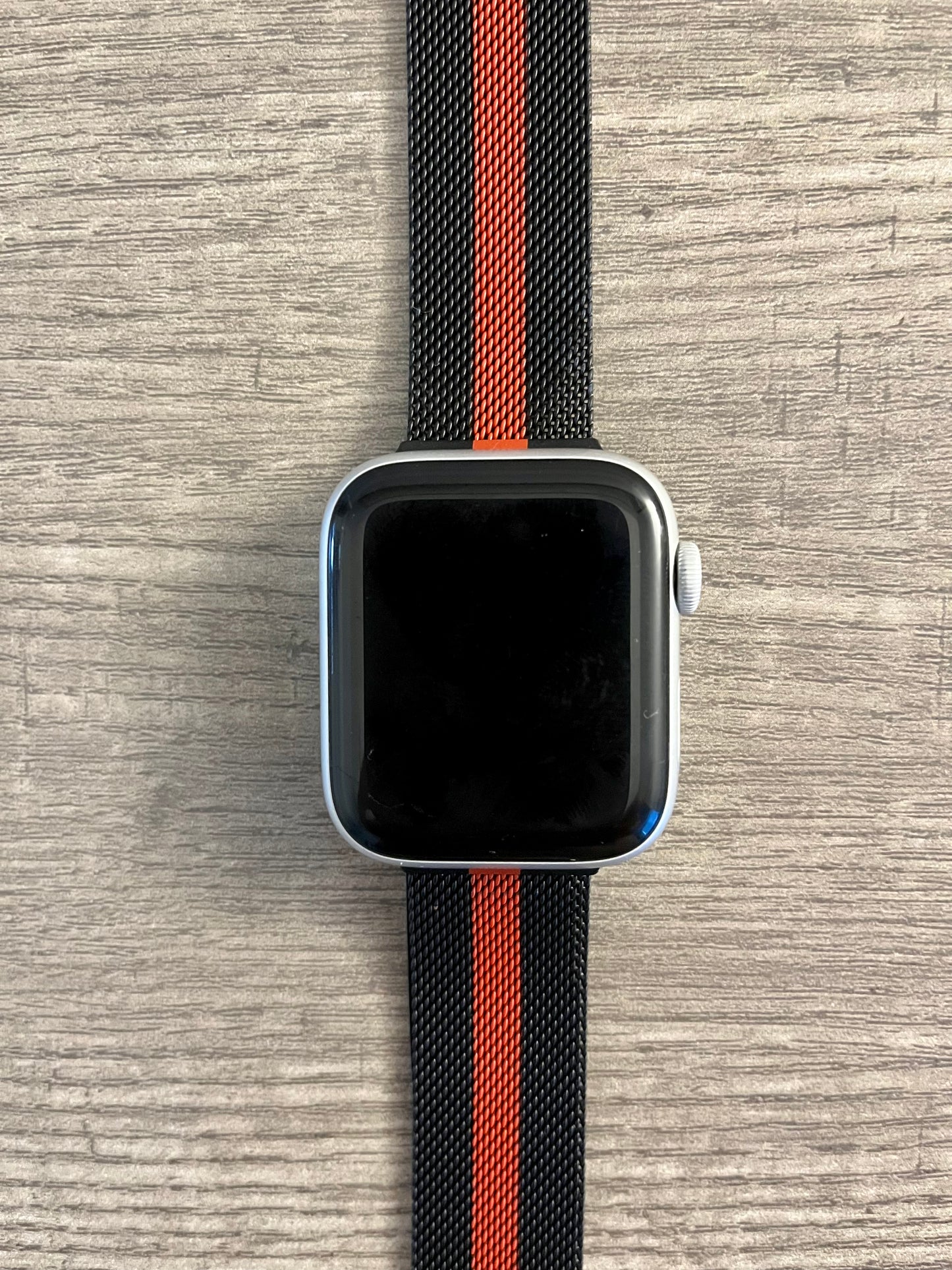 Black and Red Mesh metal magnetic band
